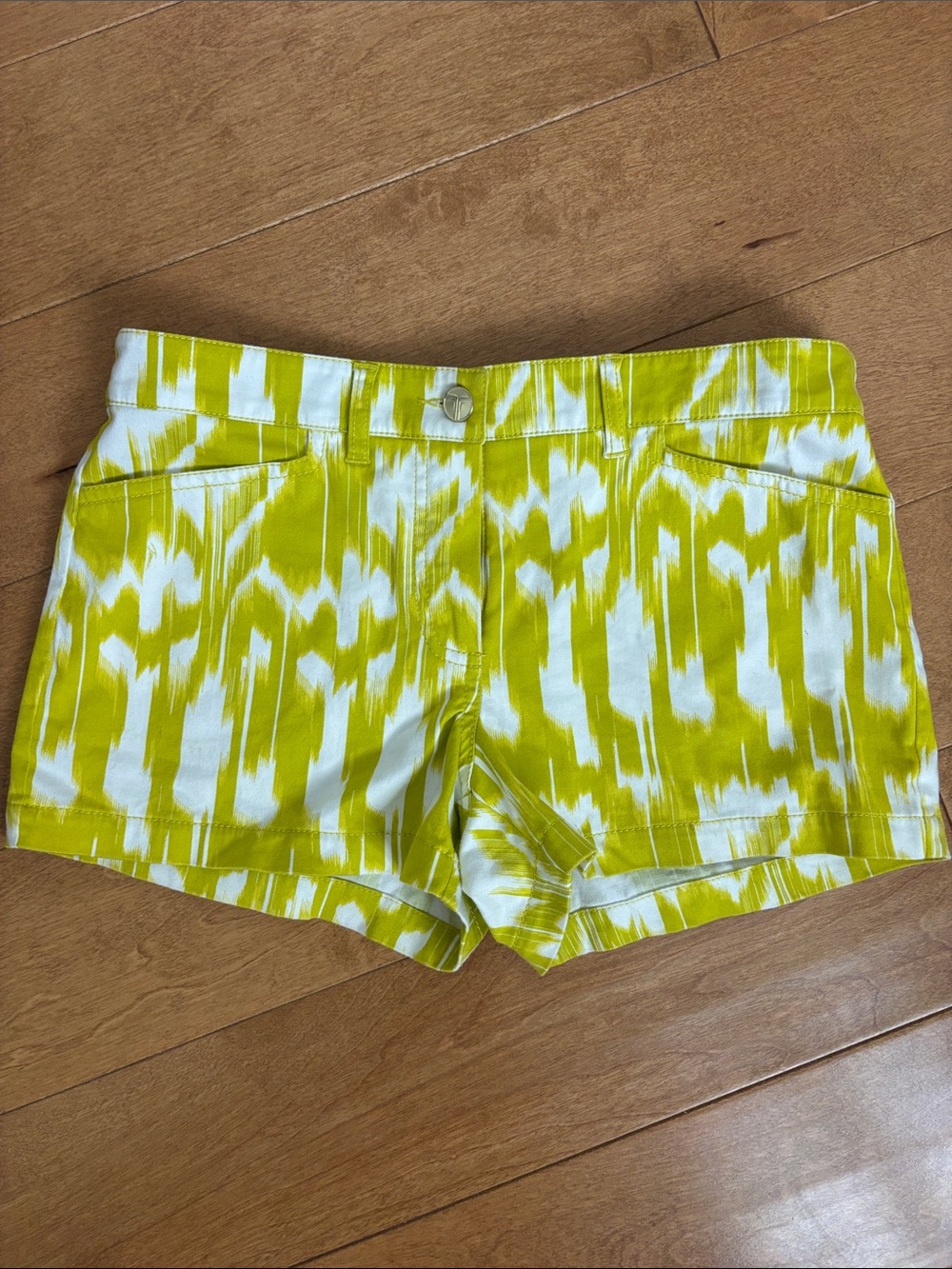 Trina Turk Greenish Yellow and White Patterned Shorts 2-4